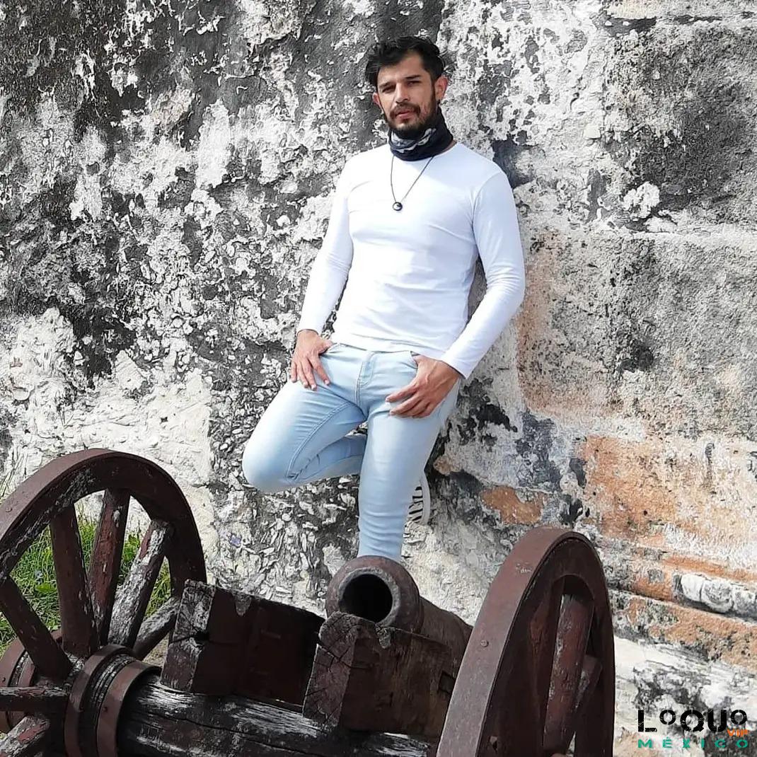 Gigolós Chiapas: ROBERTO CANSECO. HOMBRE JOVEN MUY GUAPO VERGÓN. SERVICIO SEXUAL SOLO A MUJERES